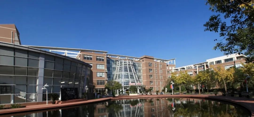 上实东校,上实东滩,上实西校,上实南校都是上海实验学校曾经托管或